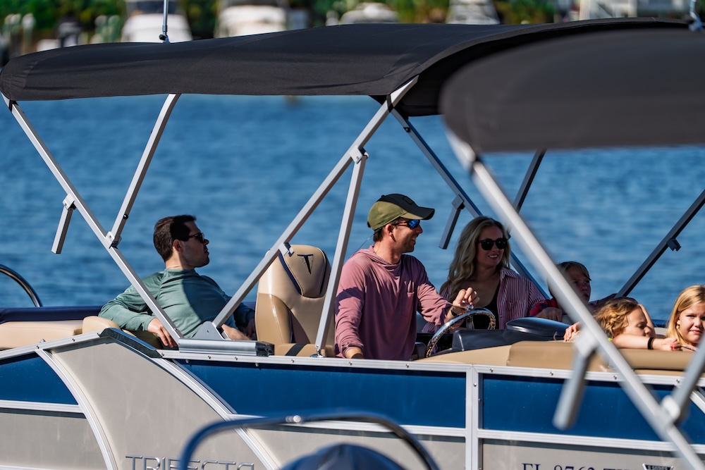 large group departing destin marina on tritoon